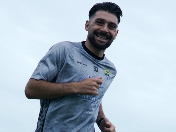 Frans Putros Puji Jersey Baru Persib Bandung: Saya Menyukainya!